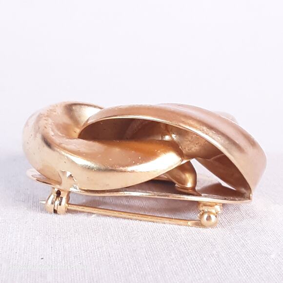 Knotted Brooch Gold Tone Matte Metal - Picture 7 of 8